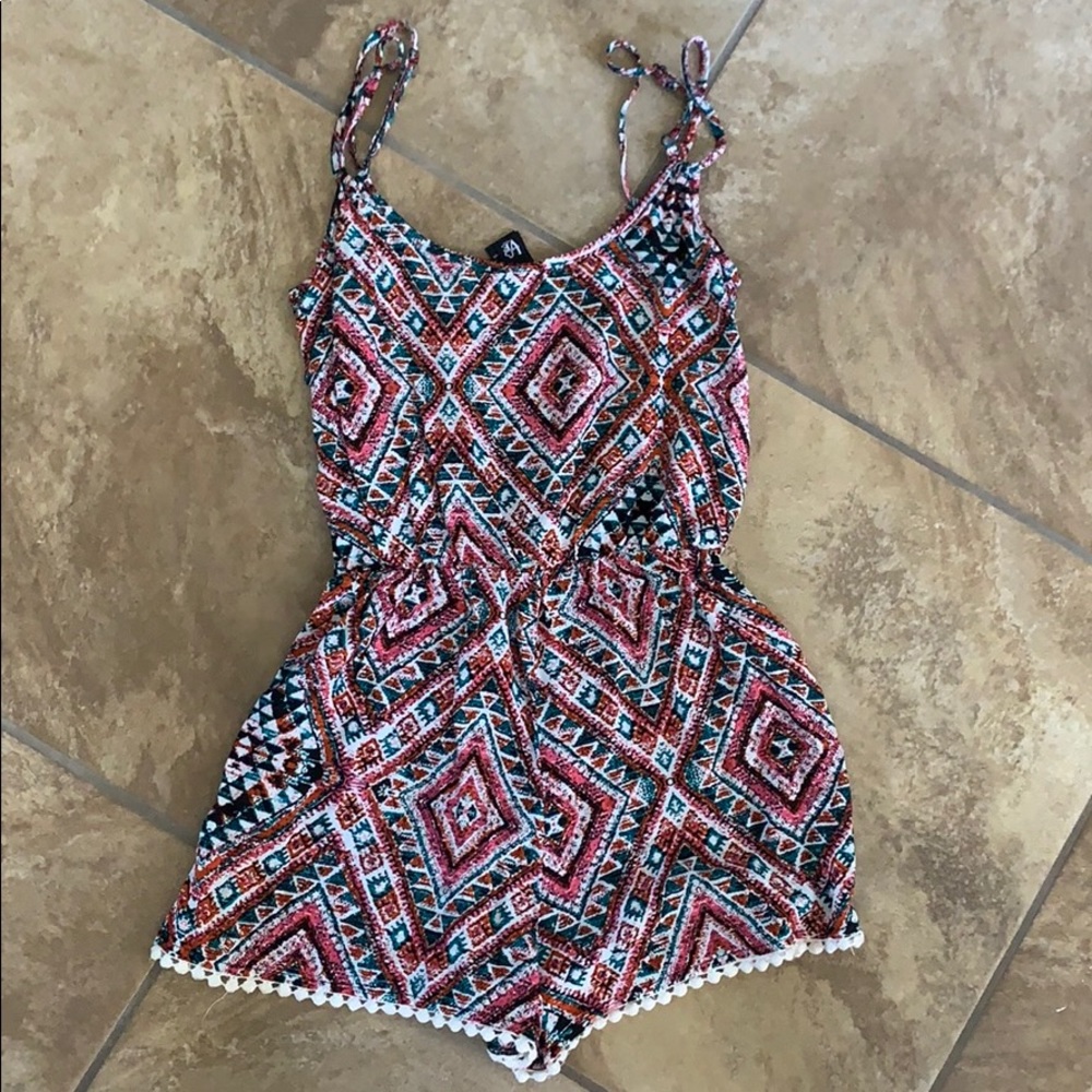 Pink patterned romper - Picture 7 of 8